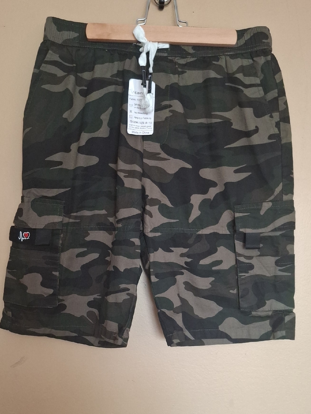 Camouflage Cargo Shorts Women Sz 8/10 NWT